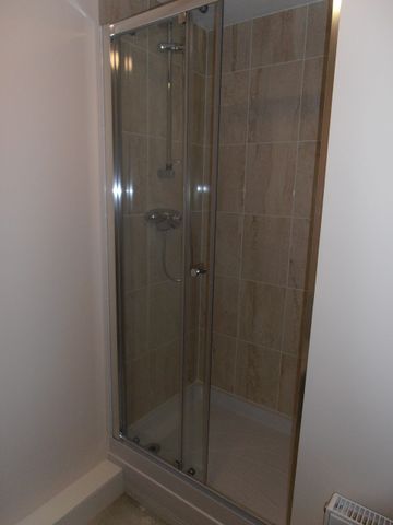 Apply Online -1 Bed Flat, Maes Yr Ehedydd, Carmarthen – Min. annual household income £23k from a salary (not including benefits) - Photo 5
