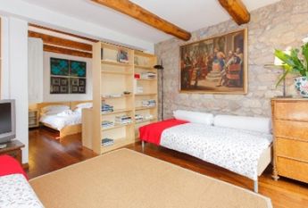 Center-Popolo: Modern, renovated 1 Bedroom, bath, kitchen. Parquet floors, bright, silent, located in beautiful villa near center, park, transport. Ref 847