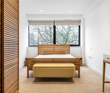 A well-presented first-floor flat offering two spacious double bedr... - Photo 4