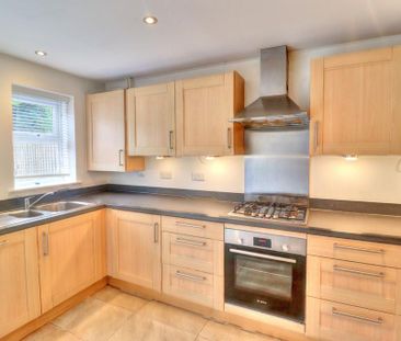 4 bedroom semi-detached house to rent - Photo 5