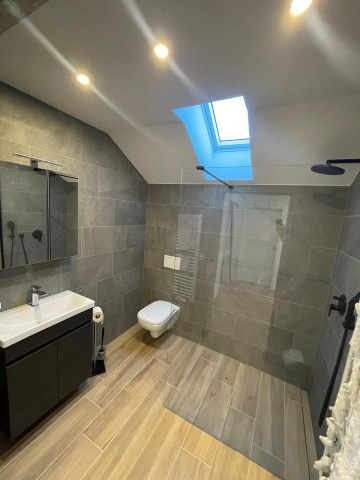 Frisch renovierte Dachgeschosswohnung mit Balkon in Mörlenbach - Photo 2