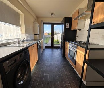 2 bedroom terraced house to rent - Photo 2