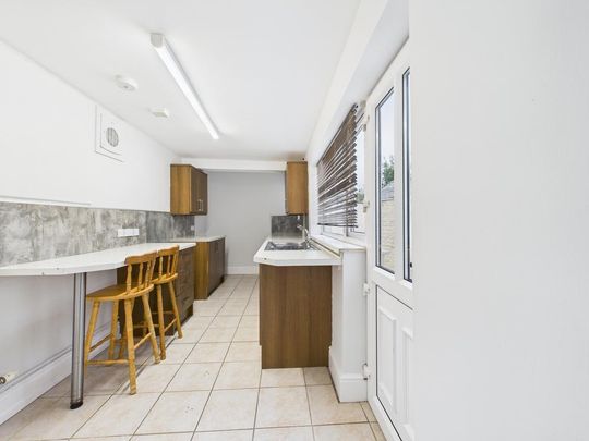 3 bedroom flat to rent - Photo 1