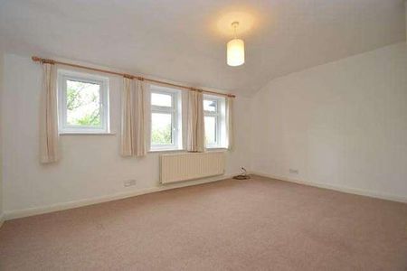 Bedroom Top Floor Apartment In Godalming, GU7 - Photo 5