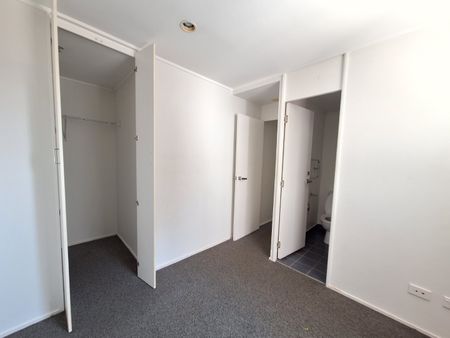 Unique 2b/2b Apartment - Photo 4