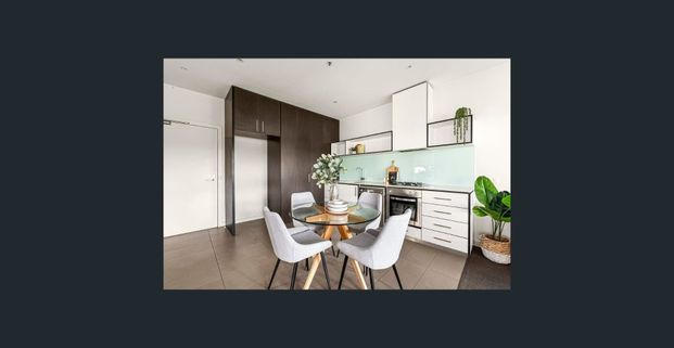 Light Filled Top Floor Apartment in a Prime Lifestyle Pocket - Photo 1