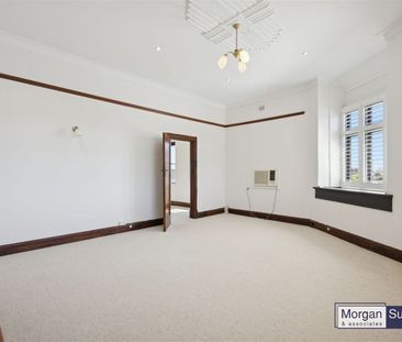 Convenience, comfort and a premium western‑suburbs lifestyle - Photo 4