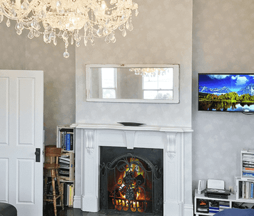 Beautiful 4 bedroom Villa in Birkehead - Photo 1