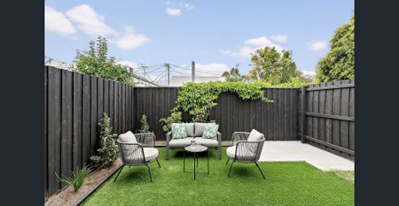 Contemporary Urban Life! - Photo 5