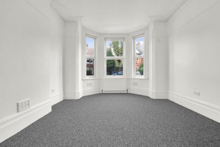 3 bedroom flat to rent - Photo 2