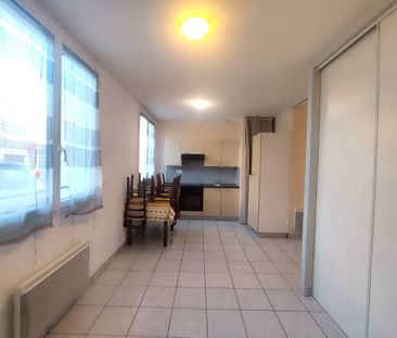 Appartement T1bis meublé en plein centre de Saint Quentin Fallavier - Photo 4