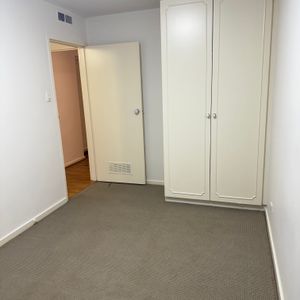 St Kilda East - Photo 2