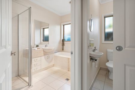 11 Squirrel Glider Drive, Thurgoona NSW 2640 - House For Rent | Domain - Photo 4