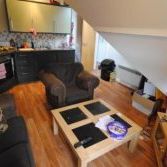 79 Flat 2 Brudenell Grove, Leeds, LS6 1HR - Photo 1