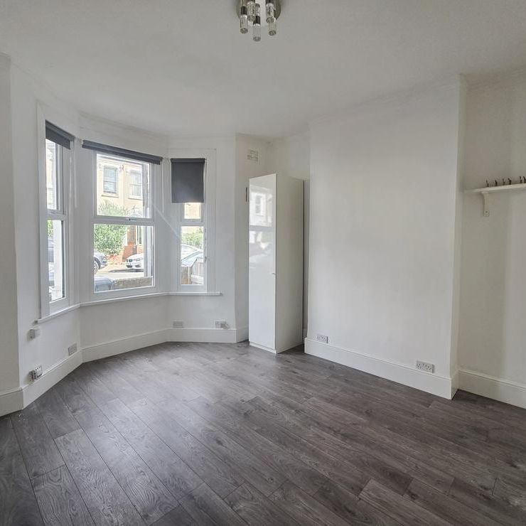 3 bedroom flat to rent - Photo 1