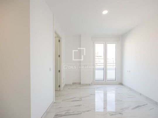 Valencia, Valencian Community 46023 - Photo 1