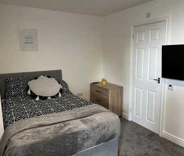 1 bedroom private hall to rent - Photo 1
