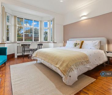 1 bedroom in a house share to rent - Photo 3