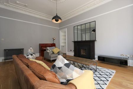 3 bedroom flat to rent - Photo 5
