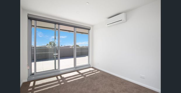 HIGHLY SOUGHT AFTER THRE BEDTOOM APARTMENT - Photo 1