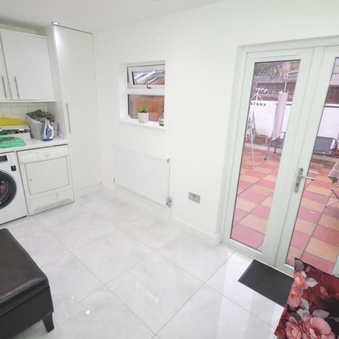 Room in a Shared House, Orwell Road, E13 - Photo 1