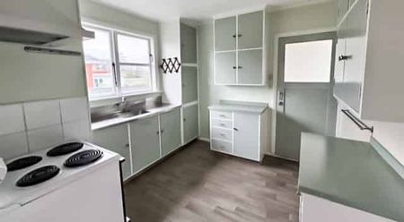 LEVINB - 3 BEDROOMS - Photo 3
