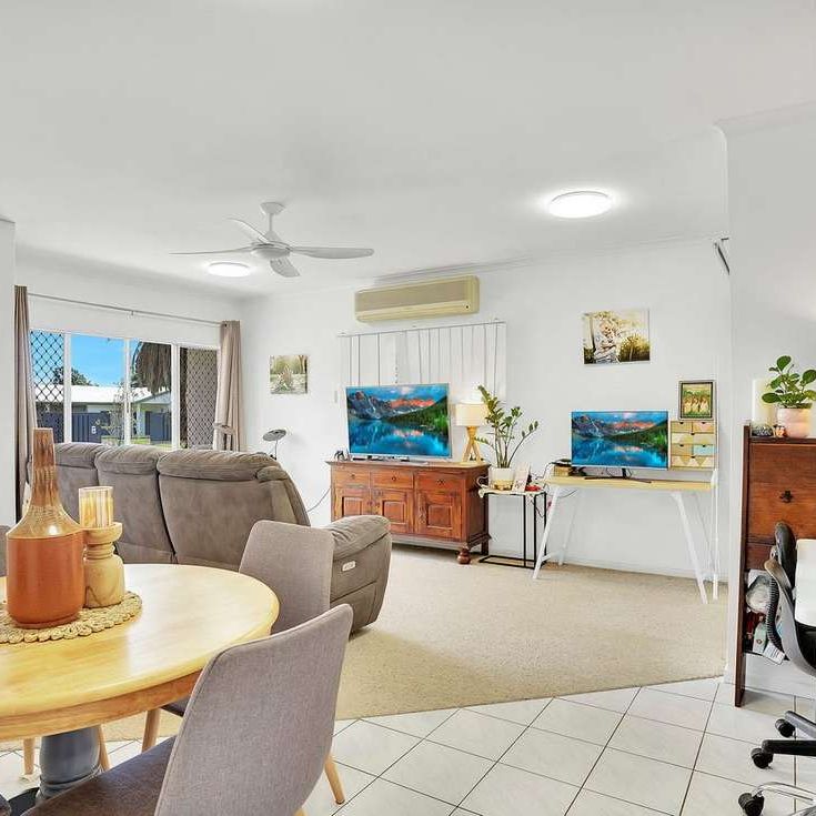 Solid Three Bedroom Home - Photo 1