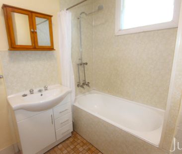 Spacious Cottage - Photo 3