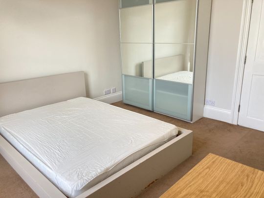 4 Bed Flat, Very Near Haven Green Area, W5 - Photo 1