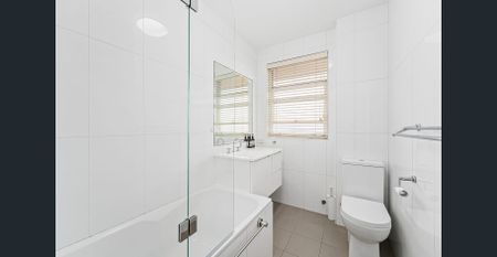 Stylish 2 Bedroom Apartment - Photo 3