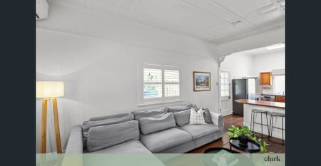 Spacious Family Queenslander with Pool and Large Backyard - Photo 4