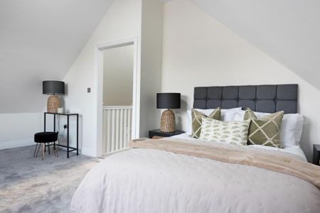 5 bedroom semi-detached house to rent - Photo 3