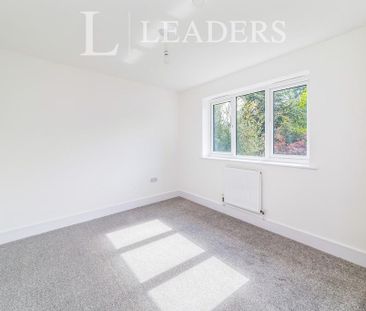 4 bedroom detached house to rent - Photo 3