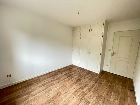 Location Appartement 4 pièces 96m² - Photo 3