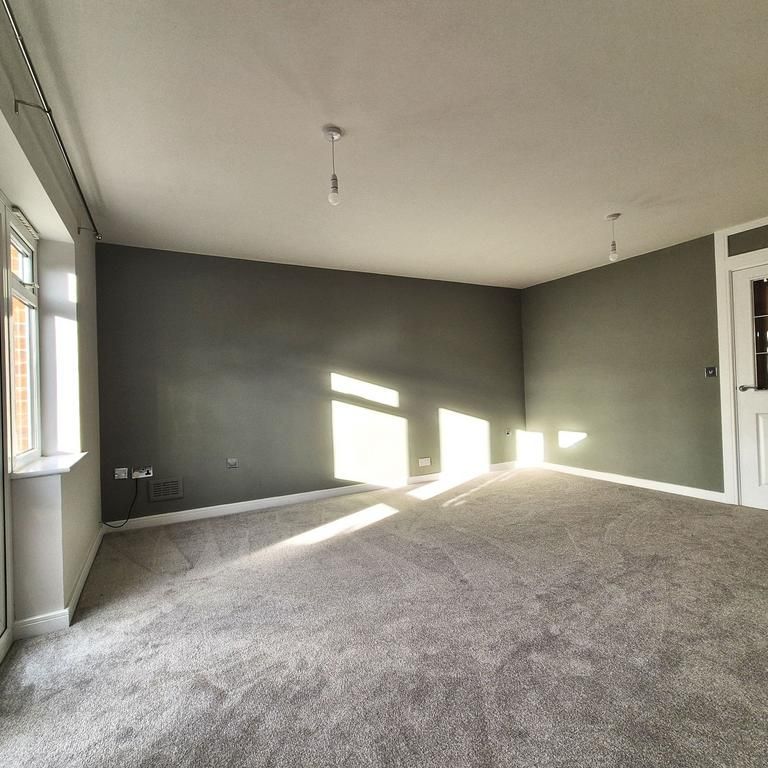 3 bedroom semi-detached house to rent - Photo 1