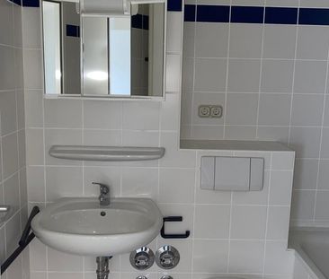 Attraktive 3-Zimmer mit Abstellraum im Dachgeschoss in grüner Lage! - Photo 1