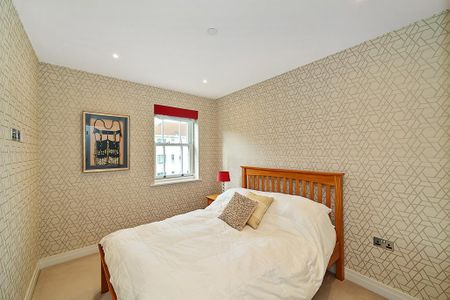 5 bedroom end of terrace house to rent - Photo 4