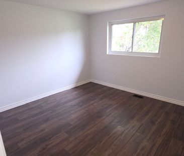 For Lease - 26 Murchison Crescent, Toronto, Ontario - Photo 5