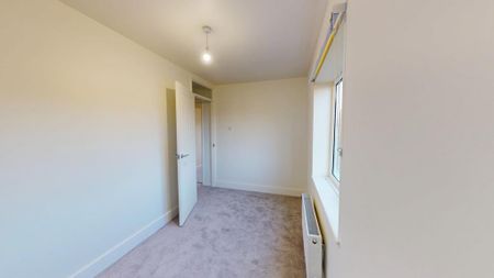 3 bedroom flat to rent - Photo 3