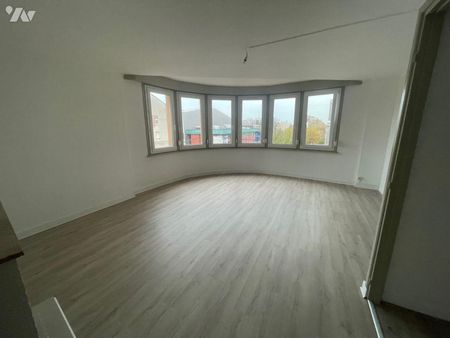 Appartement entièrement rénové disponible à la location. Avec ses 78 m2, il vous offre un espa... - Photo 2