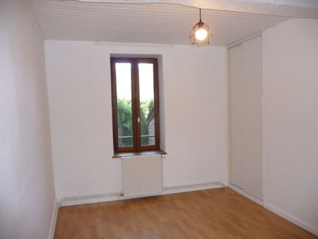 PIERRECLOS CENTRE MAISON DE VILLE AVEC JARDIN CLOS - Photo 4