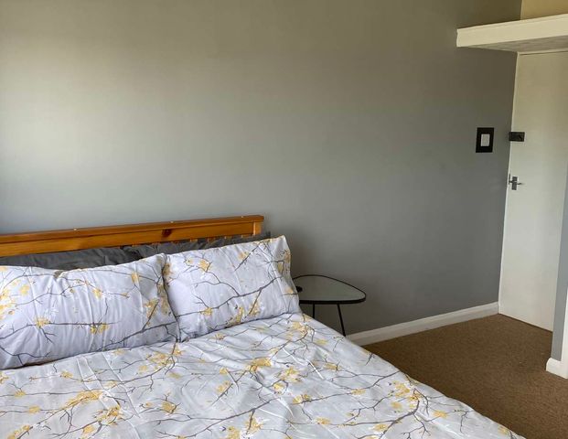 High quality refurbished property Room 3 - Photo 1