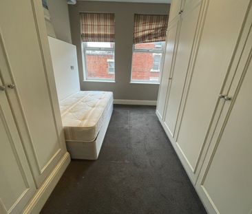 Room in a Shared House, High Road, NW10 - Photo 2