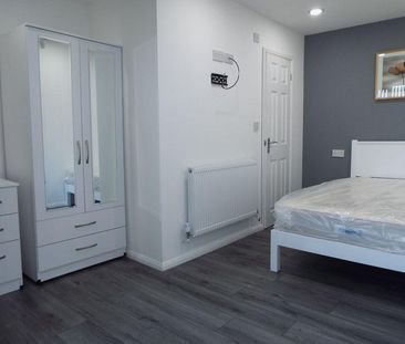 4 bedroom terraced house to rent - Photo 5