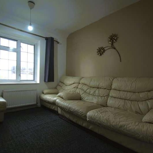 Shannon Close, Southall, UB2 - Photo 1
