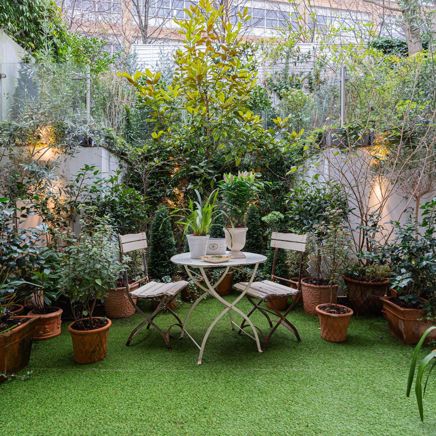 Duplex apartment on one of Chelsea’s finest garden squares - Photo 1