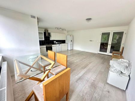 2 bedroom flat to rent - Photo 2