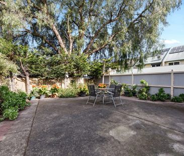 Spacious home with loads of living areas!! - Photo 3