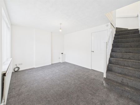2 bedroom Terraced House to rent - Photo 2