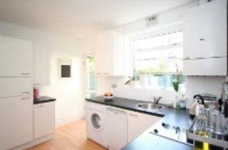 2 Bed Flat, Barry Road, SE22 - Photo 5